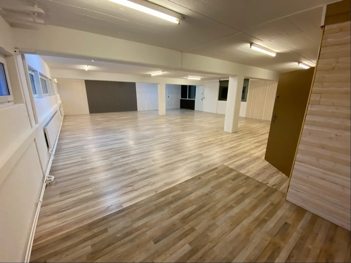 Magnificent area of 145m2 awaits you! - Photo 2 of 2