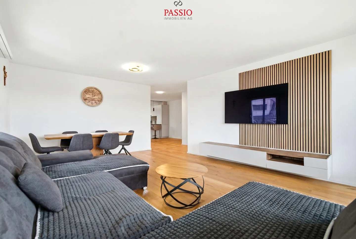 Appartamento 4.5 stanze recentemente ristrutturato con vista sulle Alpi e giardino condiviso - Foto 1 di 18