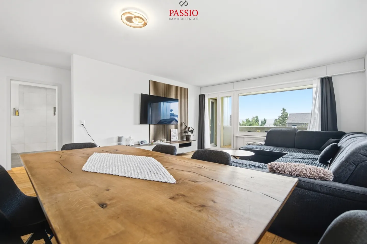 Appartamento 4.5 stanze recentemente ristrutturato con vista sulle Alpi e giardino condiviso - Foto 3 di 18