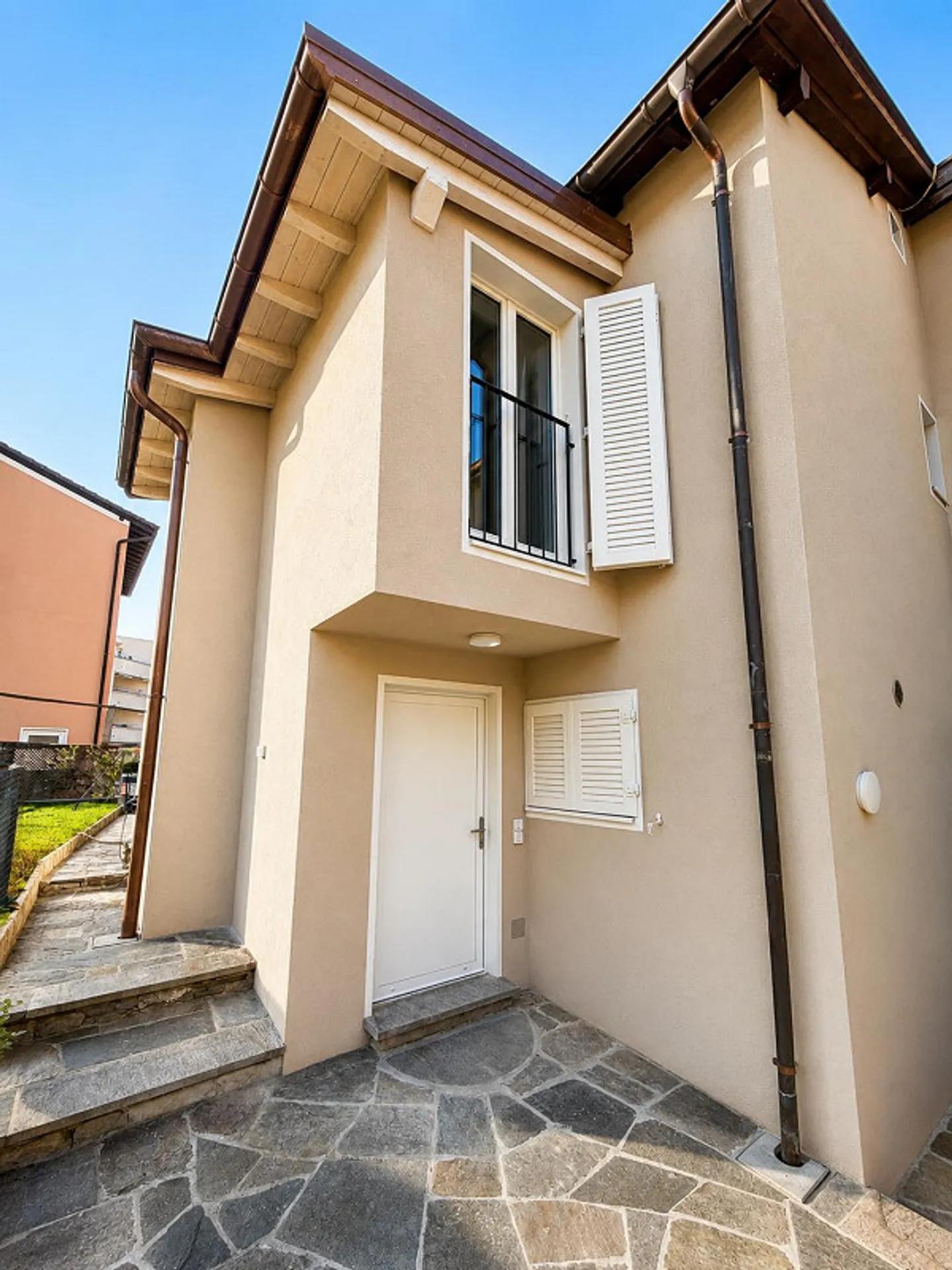 Maison individuelle avec jardin - Photo 2 sur 12