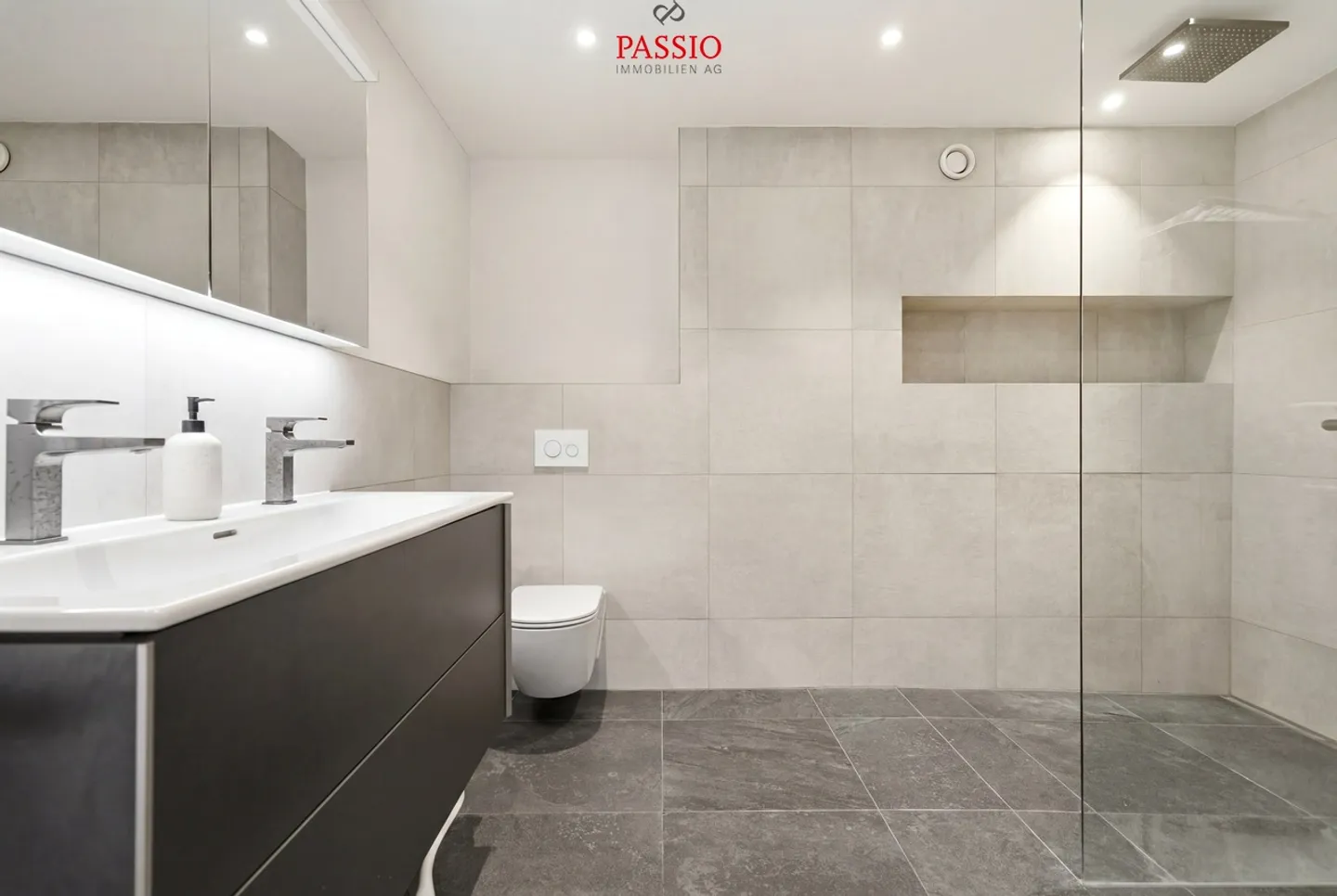 Appartamento 4.5 stanze recentemente ristrutturato con vista sulle Alpi e giardino condiviso - Foto 12 di 18