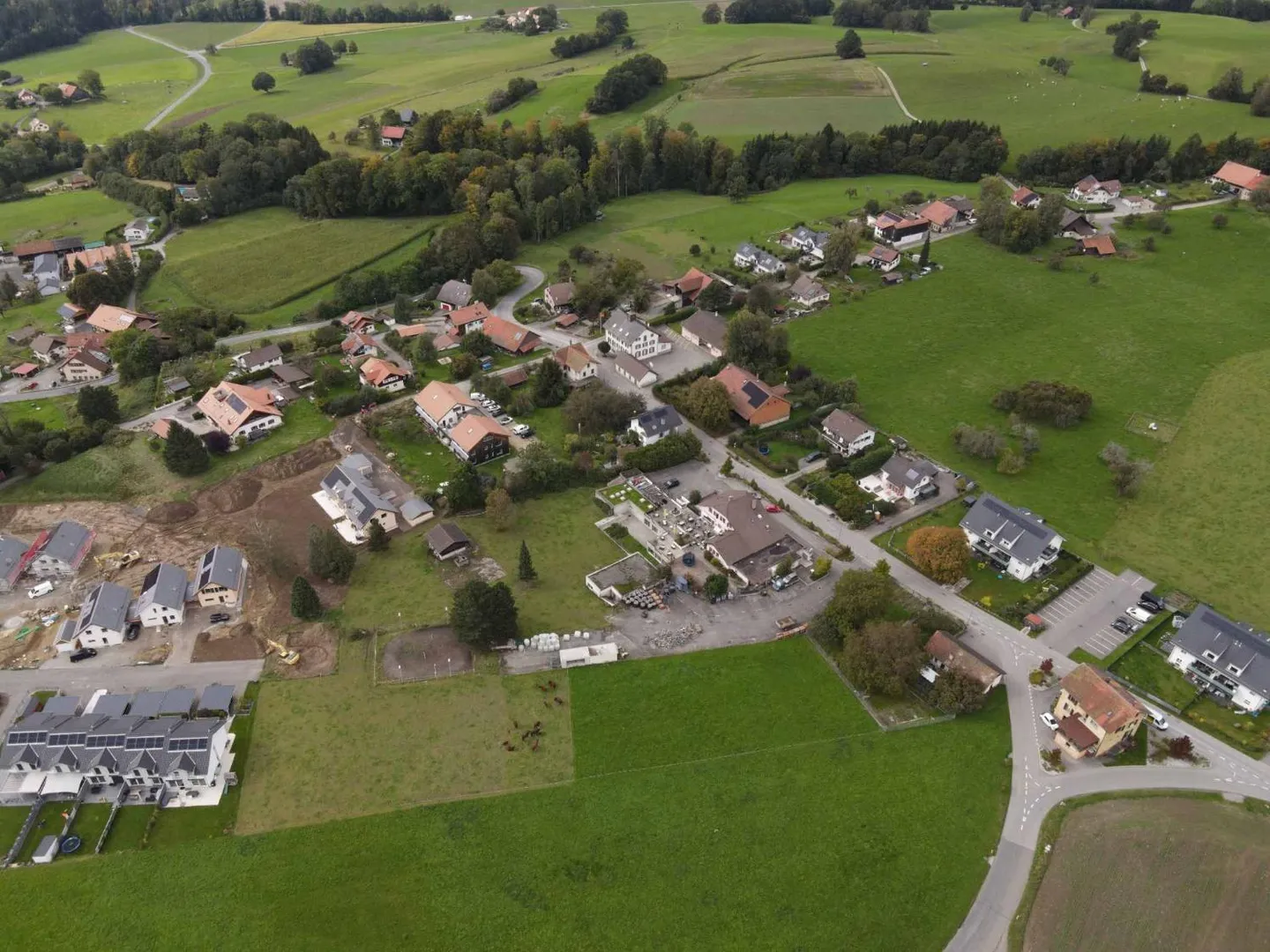 Auberge avec centre de loisirs et projet d'extension 11'500m2 - Écoteaux - Photo 1 sur 12