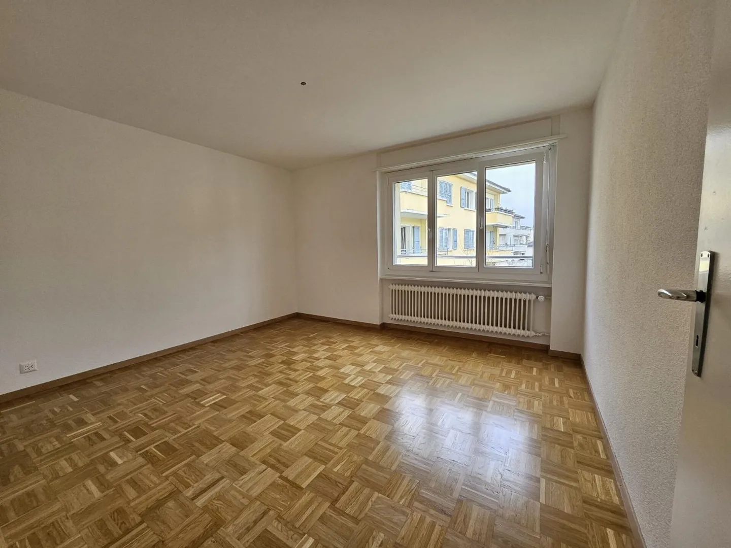 Appartement spacieux de 4,5 pièces au 1er étage - Photo 4 sur 11