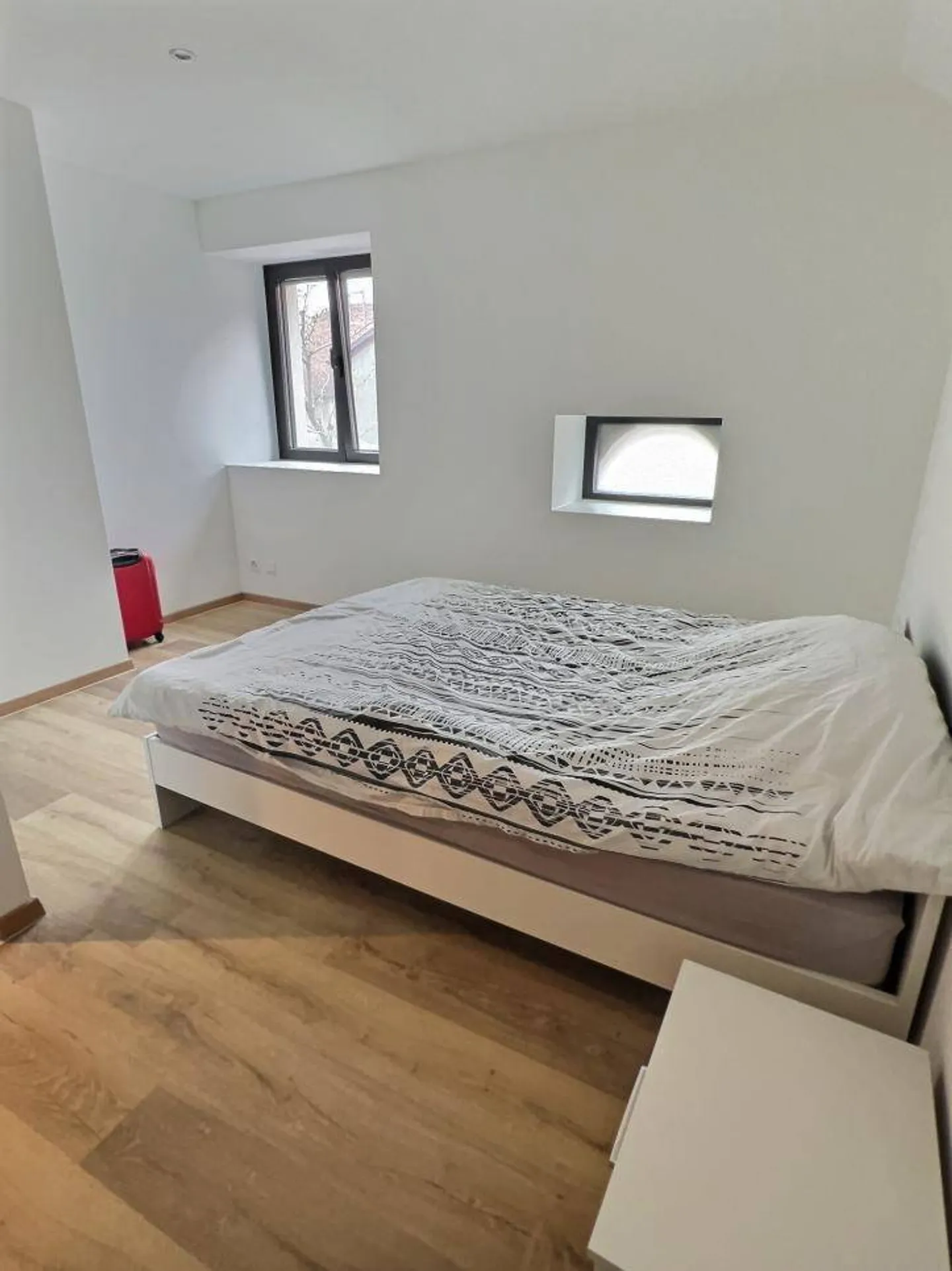 Charming 3½-room adjoining house with large terrace and parking space, located in the heart of the village - Photo 6 of 9