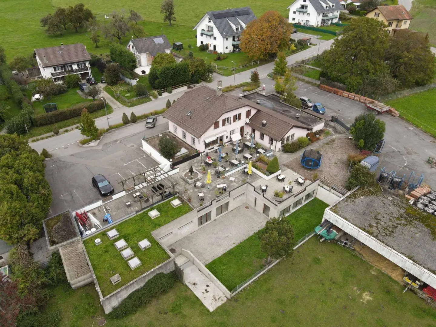 Auberge avec centre de loisirs et projet d'extension 11'500m2 - Écoteaux - Photo 2 sur 12