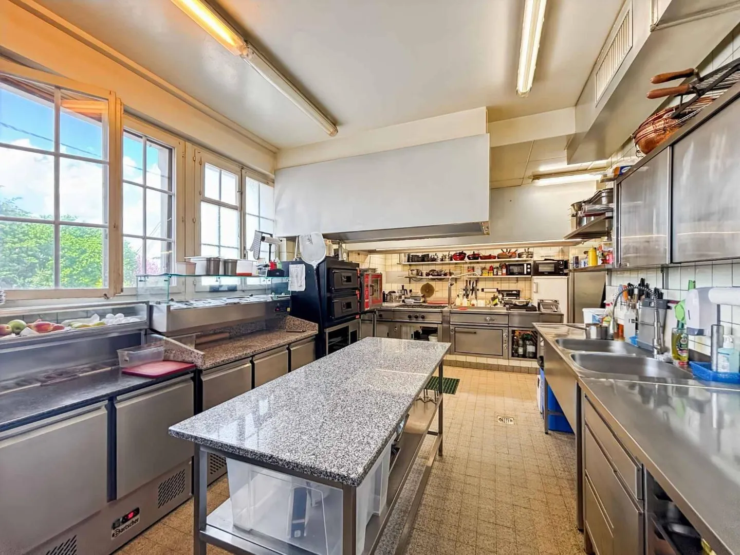 Auberge avec centre de loisirs et projet d'extension 11'500m2 - Écoteaux - Photo 11 sur 12