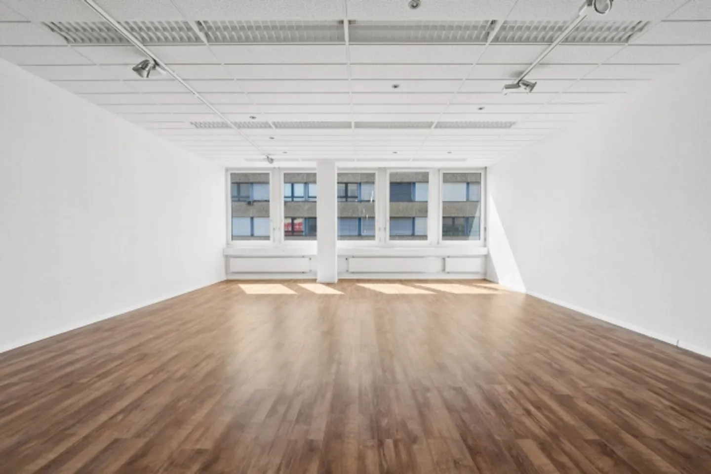 Bureau compact pour des solutions intelligentes - Prêt à emménager ! - Photo 1 sur 3