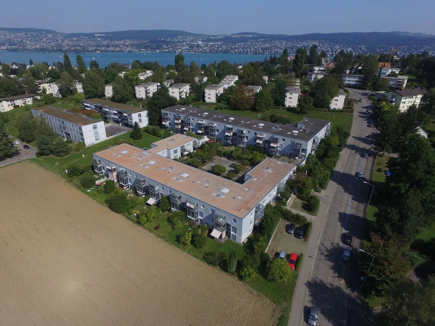 Free Garage Parking Spaces in Wollishofen - Photo 1 of 2