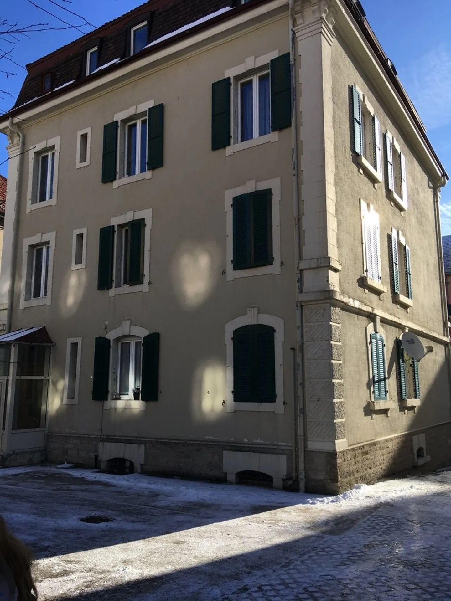 SCHÖNE WOHNUNG ZU VERMIETEN MIT BALKON - Foto 2 von 2