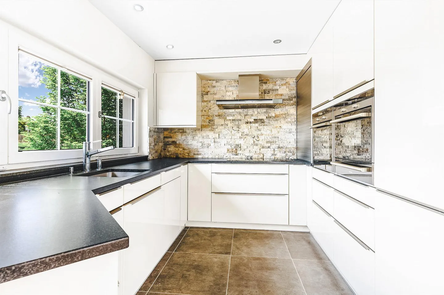 Stylish living above Lake Constance – a home with character and ... - Photo 2 of 5