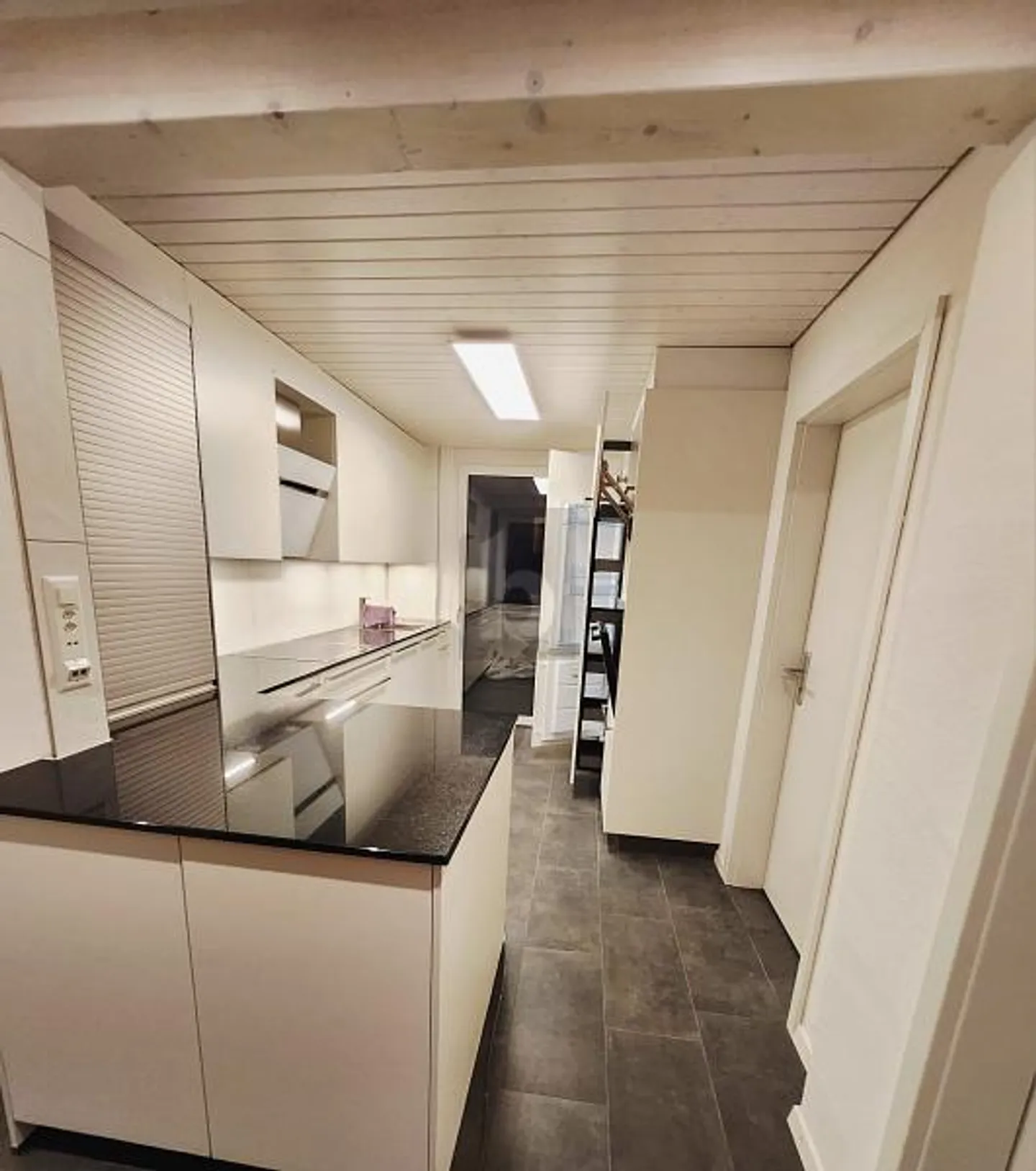 MODERN MIT GROSSEM GARTEN UND TERRASSE - Foto 3 von 6