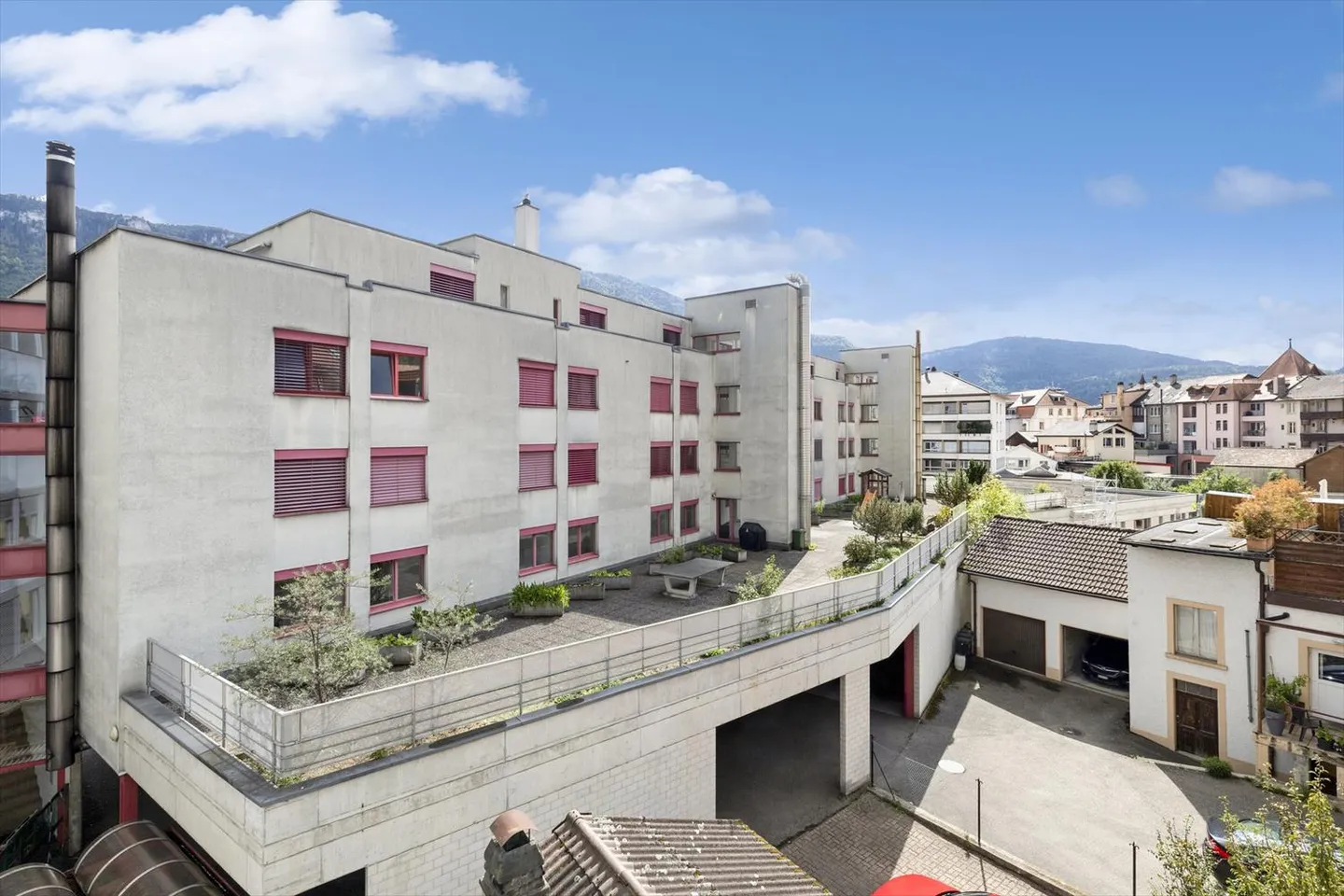 2 pièces au 1er étage avec balcon  Proche gare et commerces, Moutier - Photo 1 sur 4