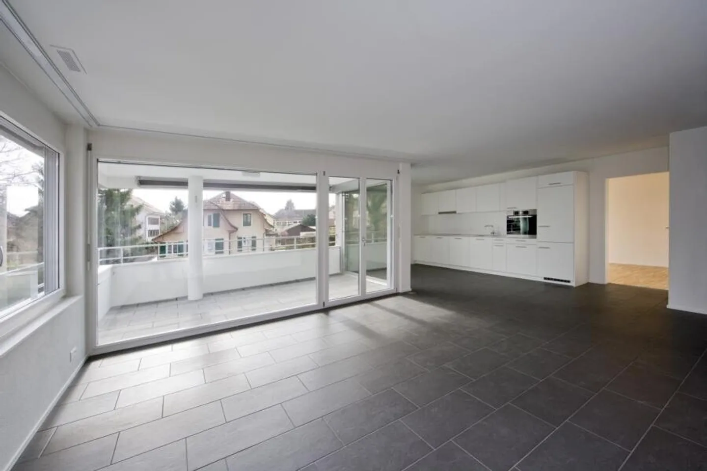 Dans le nouveau bonheur de vivre - Photo 2 sur 10