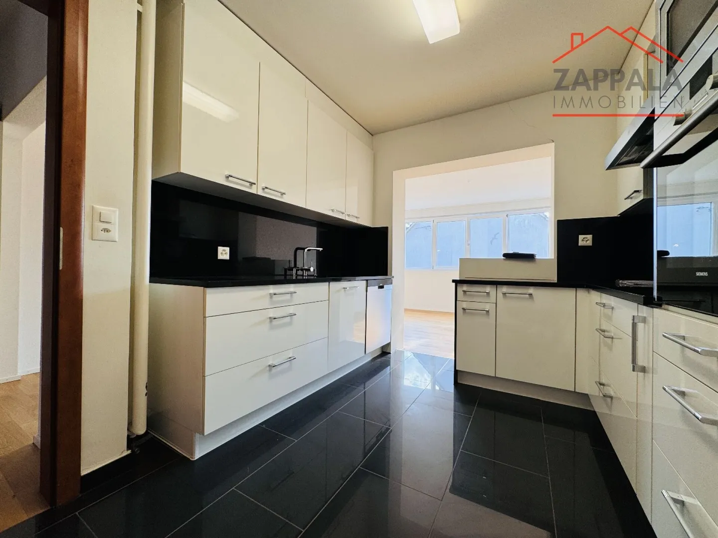 Modern Living on Two Levels - Stylish 5.5-Room Maisonette with Charm - Photo 8 of 20