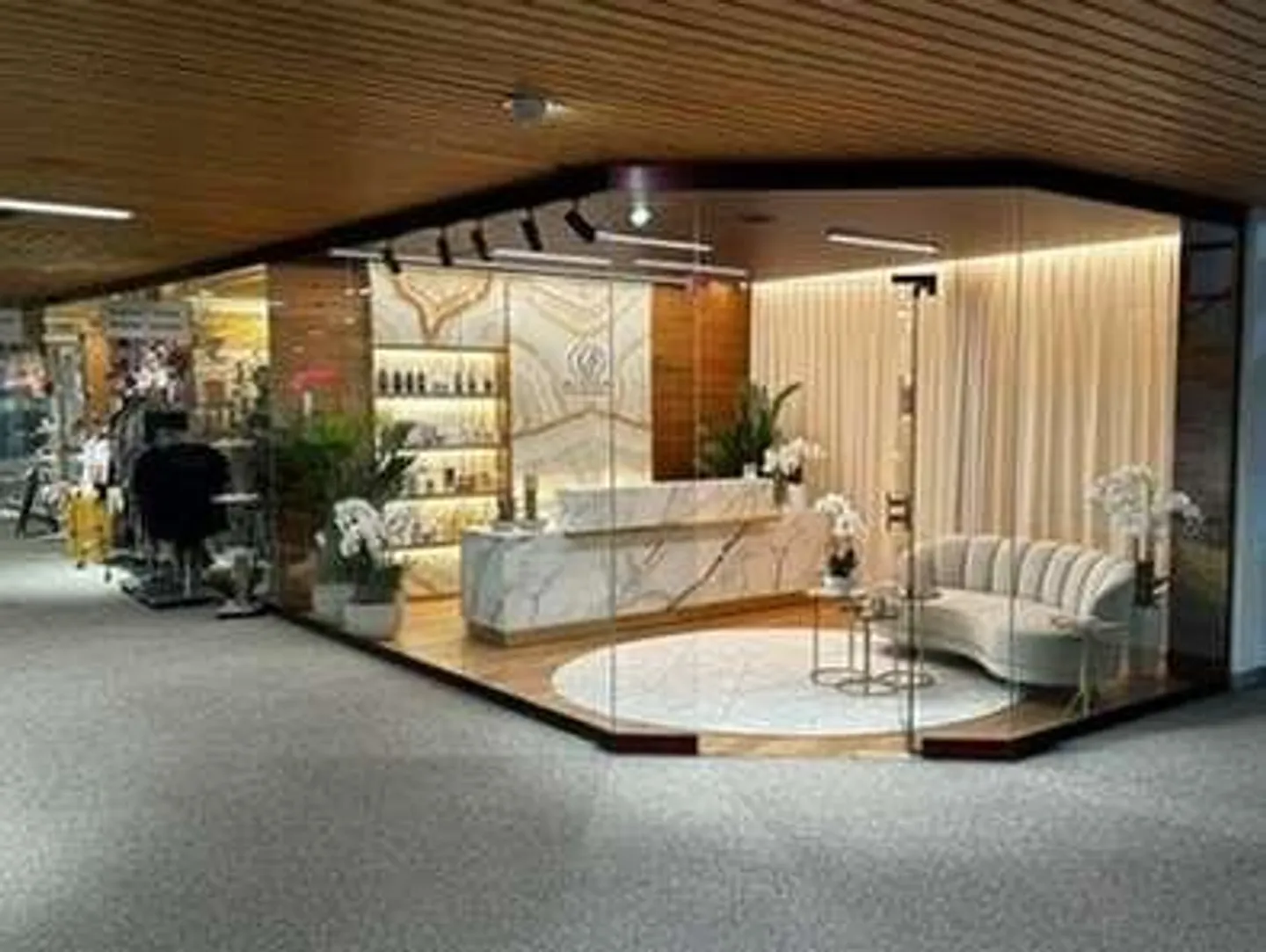 Negozio-Ufficio ristrutturato a St. Moritz - Foto 3 di 13