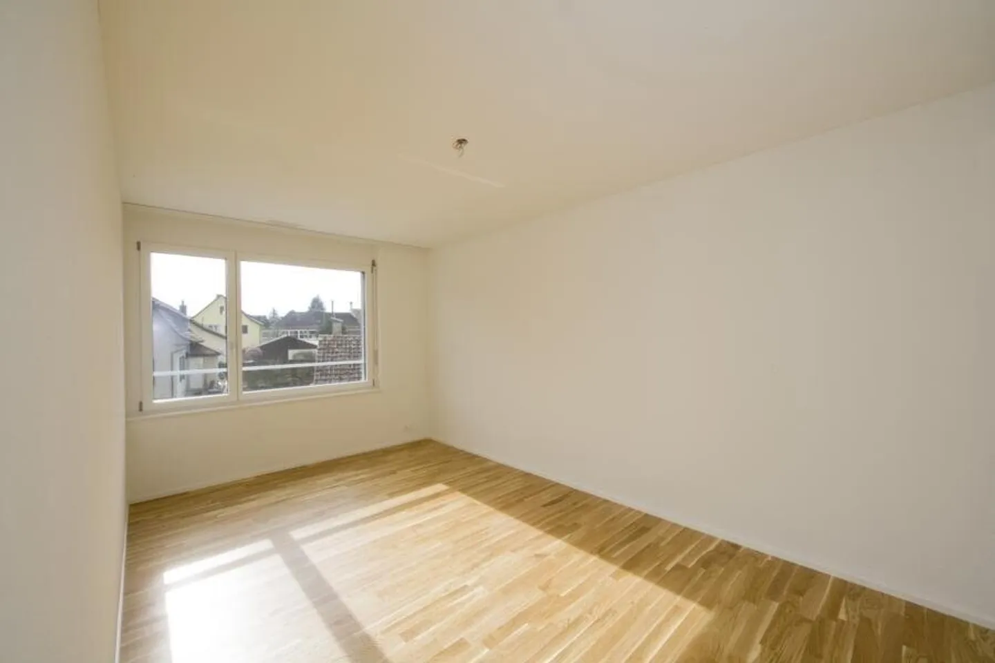 Dans le nouveau bonheur de vivre - Photo 4 sur 10