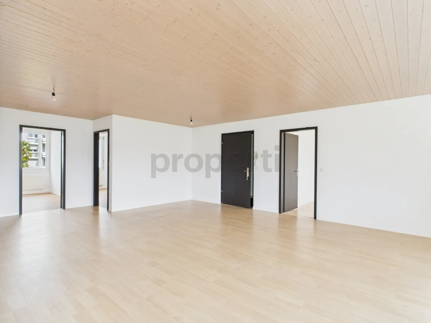 Newly renovated 5.5-room apartment in Hünenberg - Move in & feel good - Photo 1 of 13