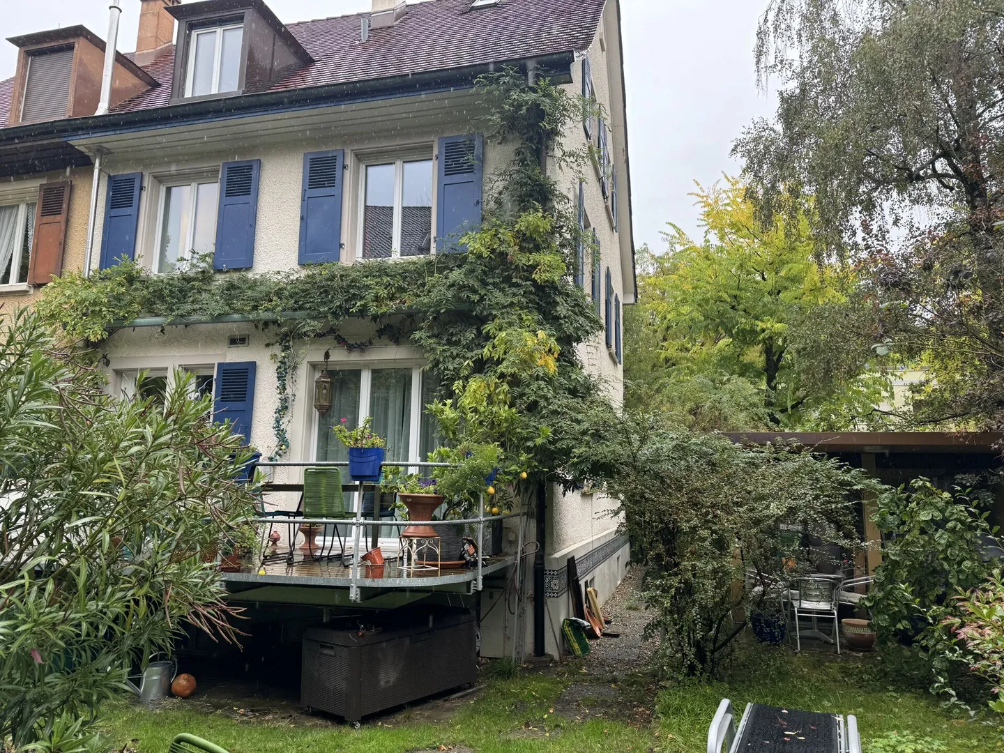 Casa bifamiliare attraente con giardino e garage in una posizione privilegiata ad Allschwil - Foto 3 di 14