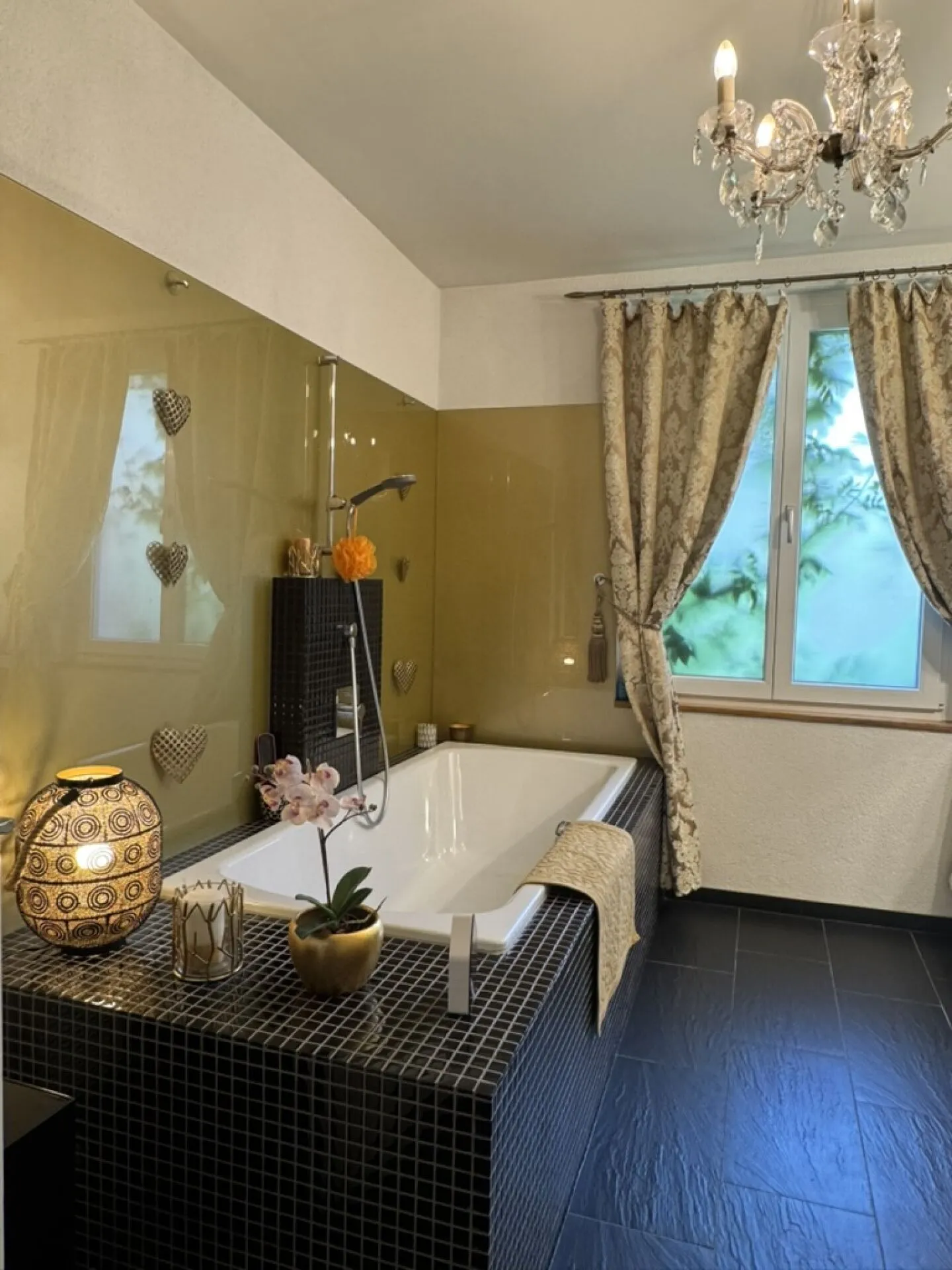 Casa bifamiliare attraente con giardino e garage in una posizione privilegiata ad Allschwil - Foto 10 di 14