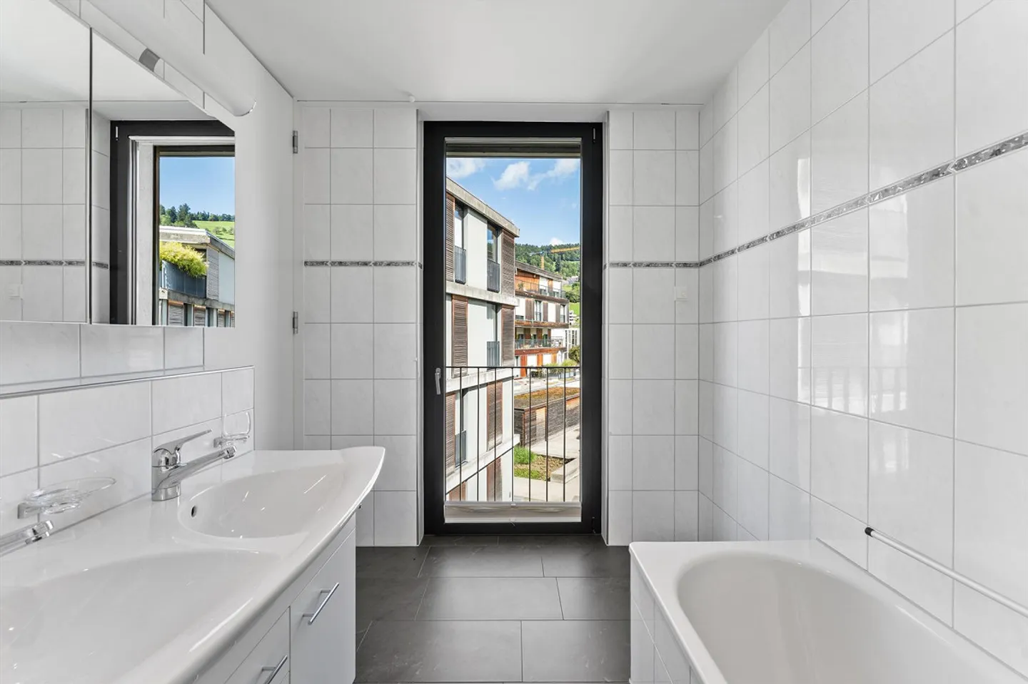 Appartement de 4½ pièces de première classe dans un quartier résidentiel prisé près du lac - Photo 4 sur 13