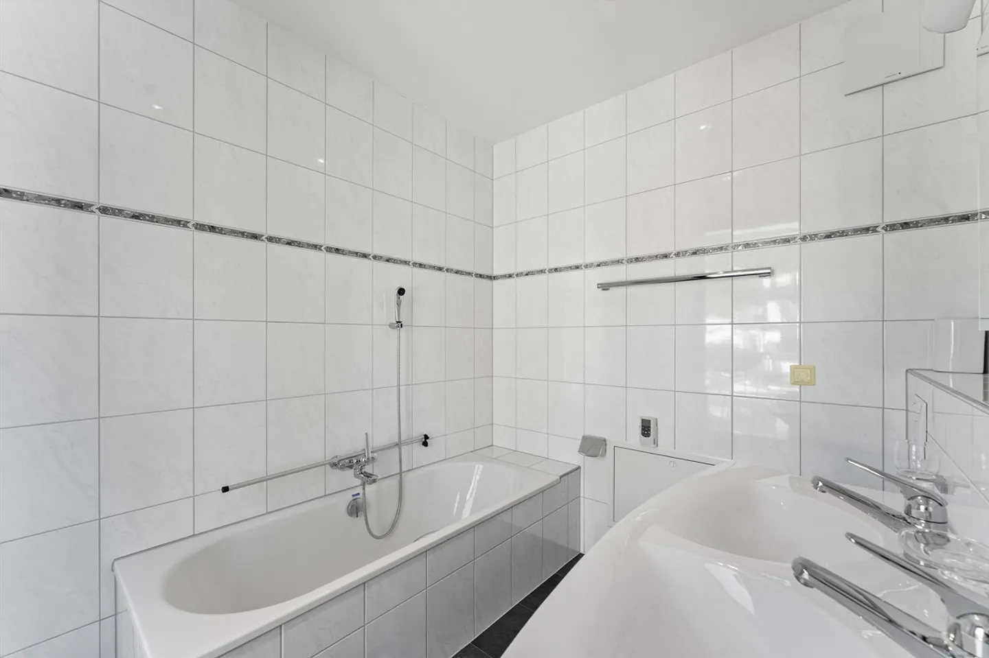 Appartement de 4½ pièces de première classe dans un quartier résidentiel prisé près du lac - Photo 10 sur 13