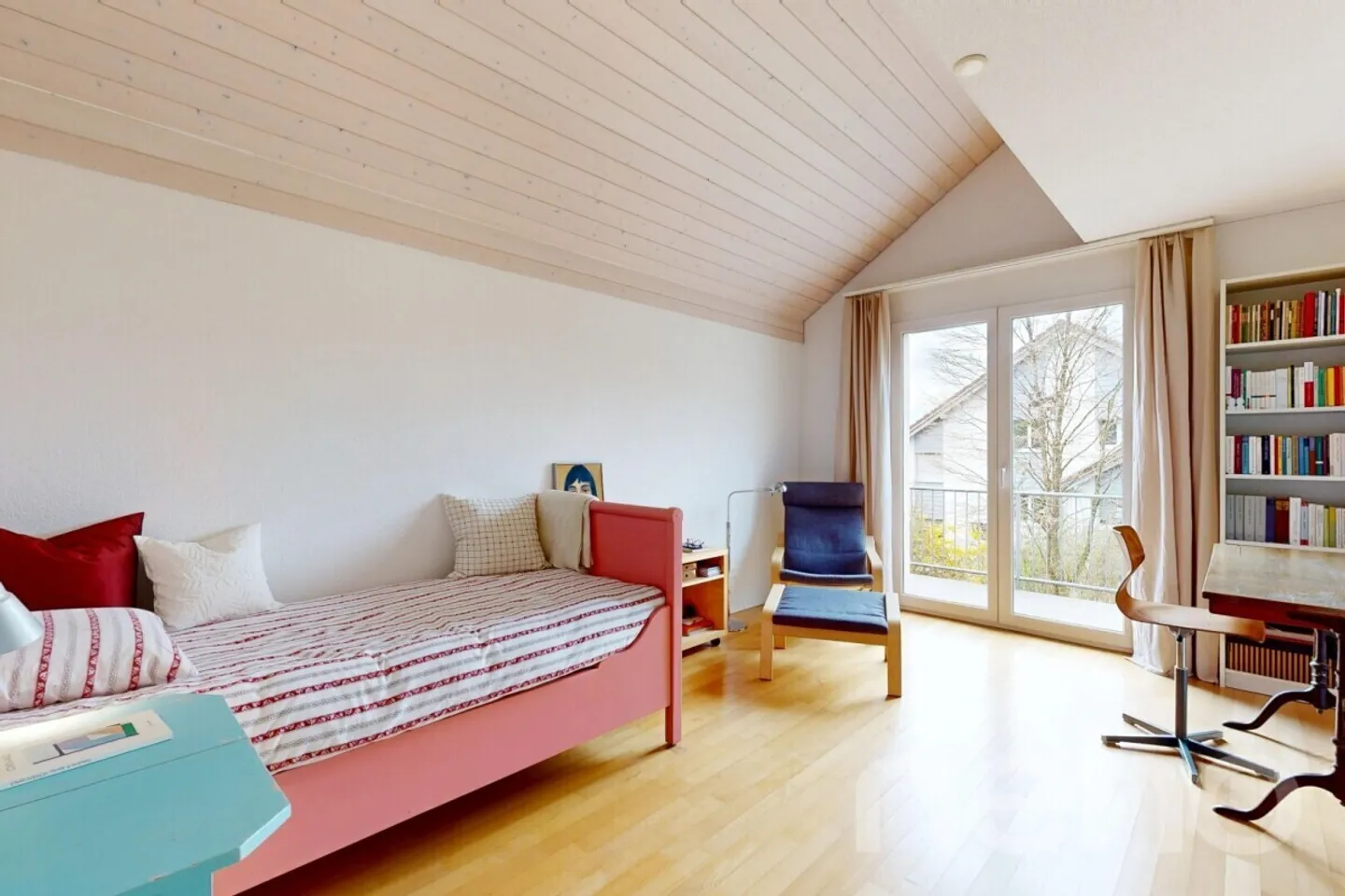 Grosszügiges Familienhaus mit Garten - Foto 8 von 12