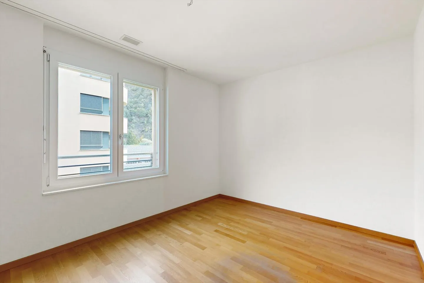 Quiet oasis of well-being with modern expansion seeks new tenant! - Photo 5 of 9