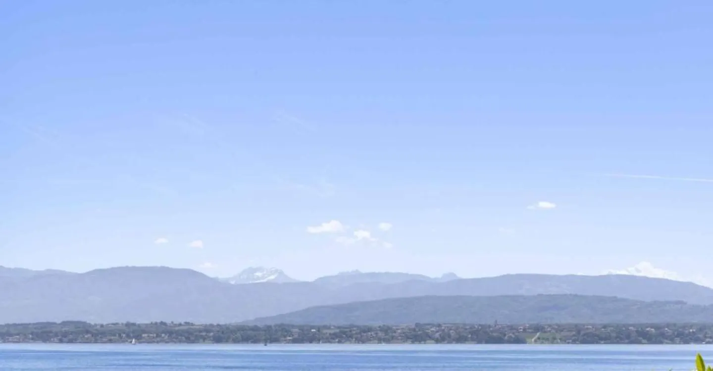 An exceptional address by the water on the Côte! - Photo 3 of 4