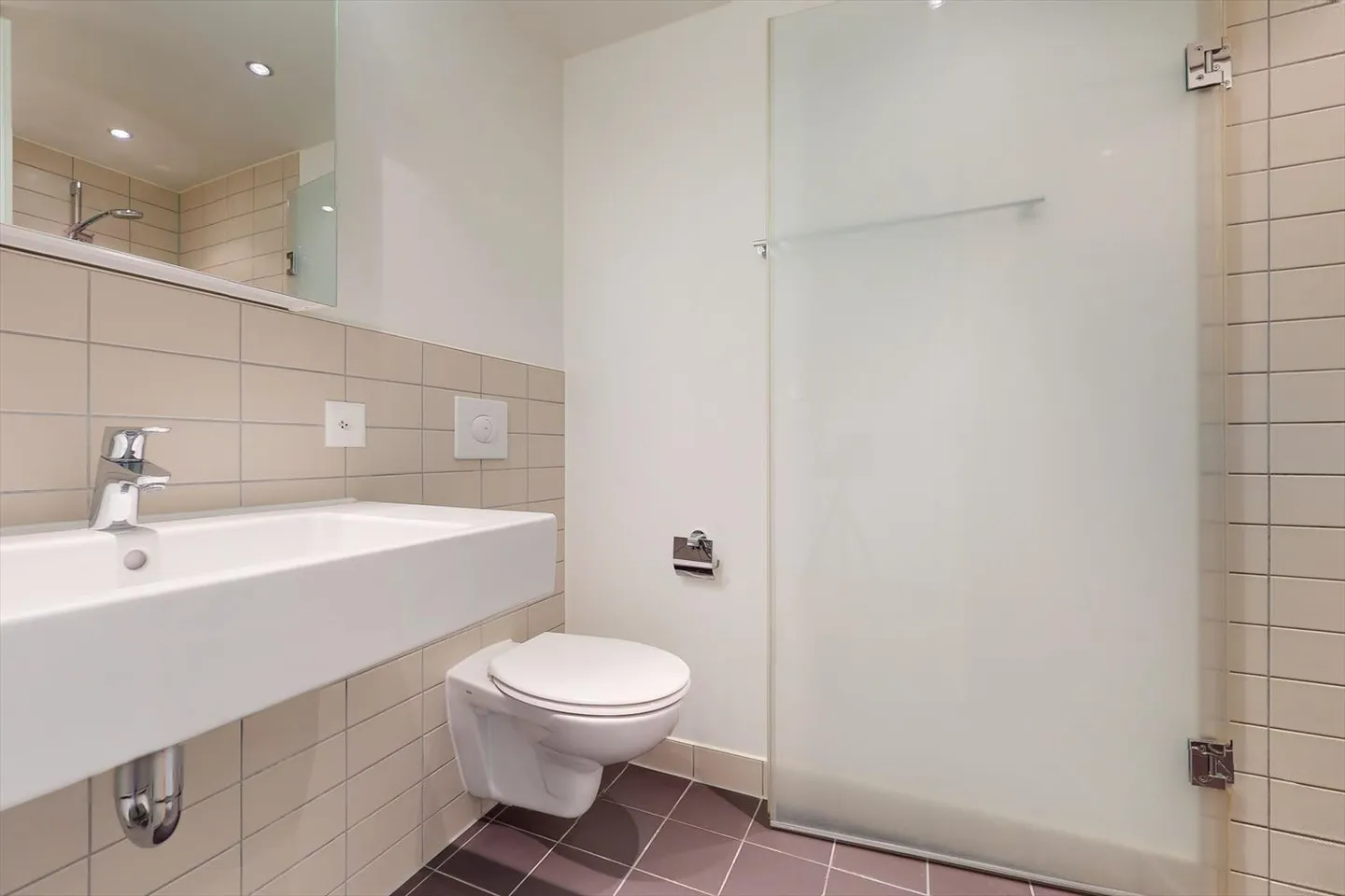 Quiet oasis of well-being with modern expansion seeks new tenant! - Photo 8 of 9