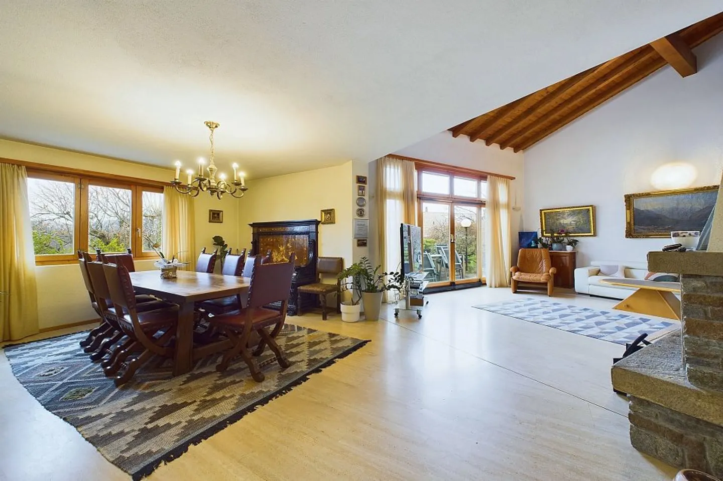 Résidence familiale élégante, jardin luxuriant et détails de qualité - Photo 1 sur 2