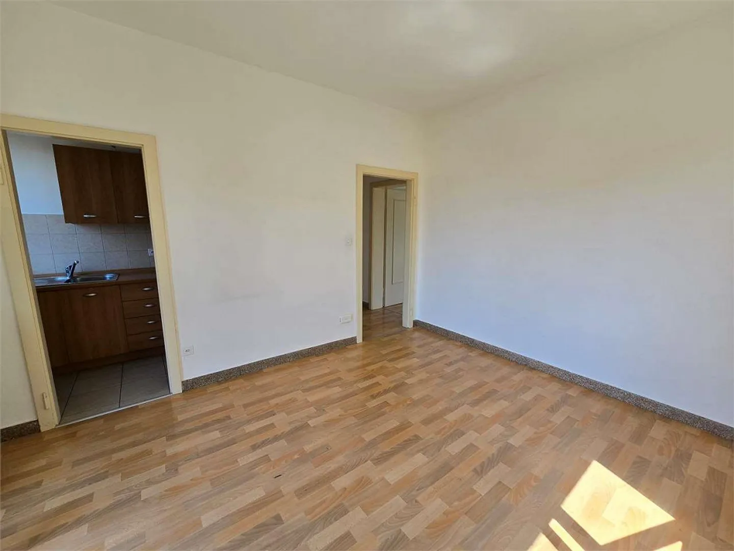 À louer : appartement rénové de 3 pièces à Chiasso - Photo 5 sur 10