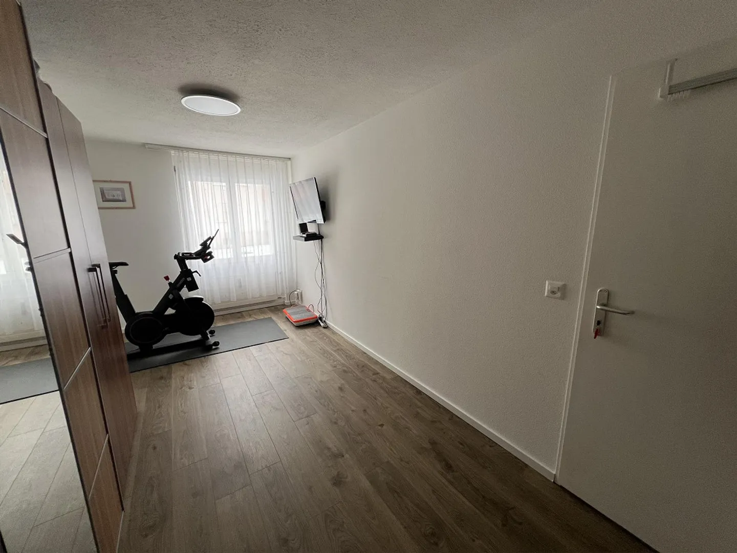 Appartamento di proprietà di 4,5 stanze, vivere in una posizione centrale e tranquilla - Foto 11 di 16