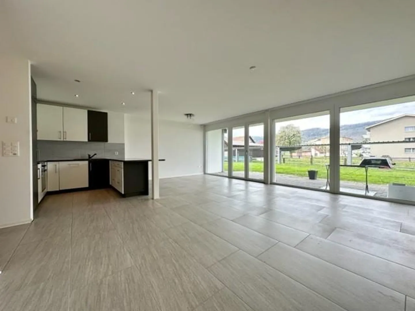 Modernes Apartment mit Balkon - Foto 2 von 7