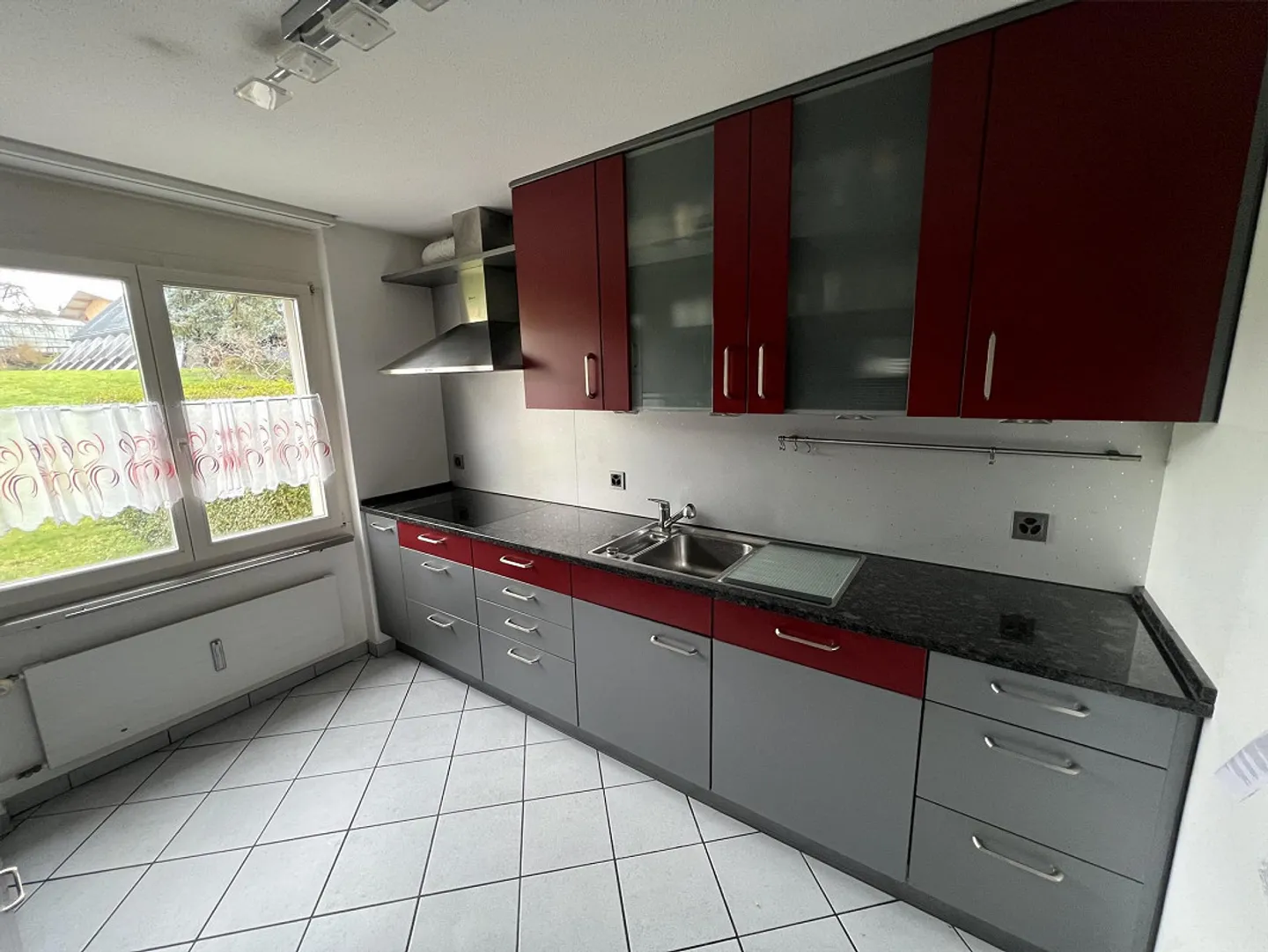 Appartamento di proprietà di 4,5 stanze, vivere in una posizione centrale e tranquilla - Foto 7 di 16