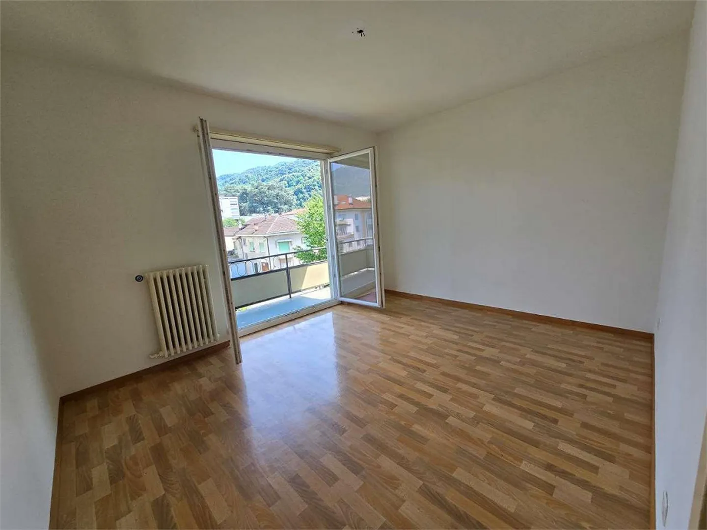 À louer : appartement rénové de 3 pièces à Chiasso - Photo 4 sur 10