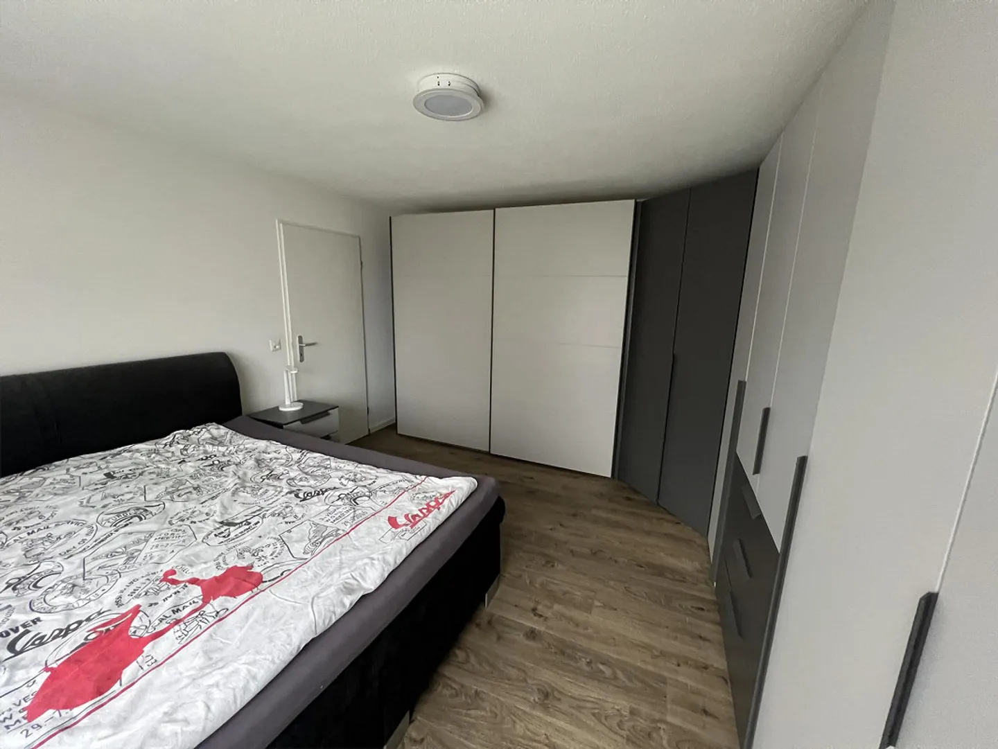 Appartamento di proprietà di 4,5 stanze, vivere in una posizione centrale e tranquilla - Foto 9 di 16