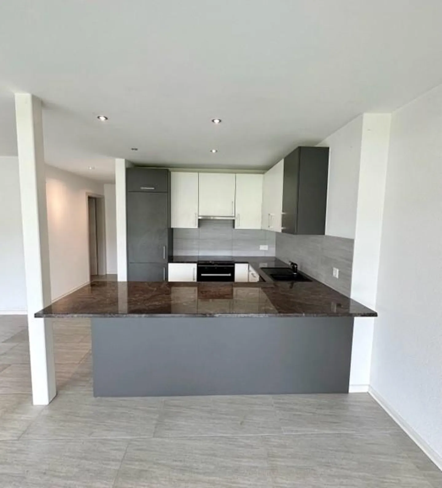 Modernes Apartment mit Balkon - Foto 3 von 7