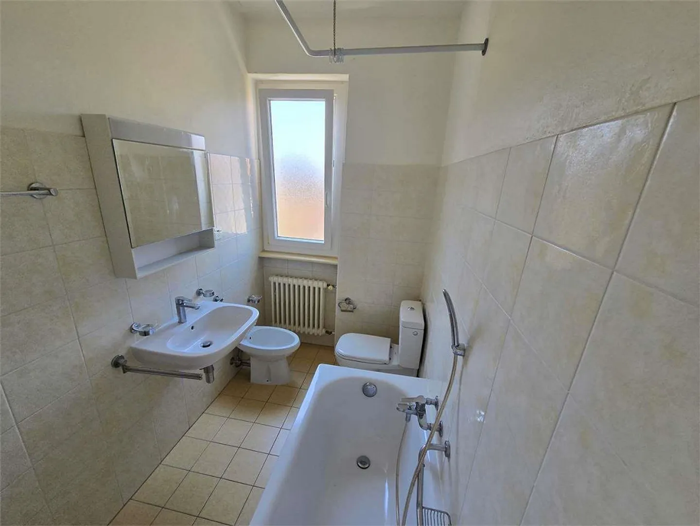 À louer : appartement rénové de 3 pièces à Chiasso - Photo 9 sur 10