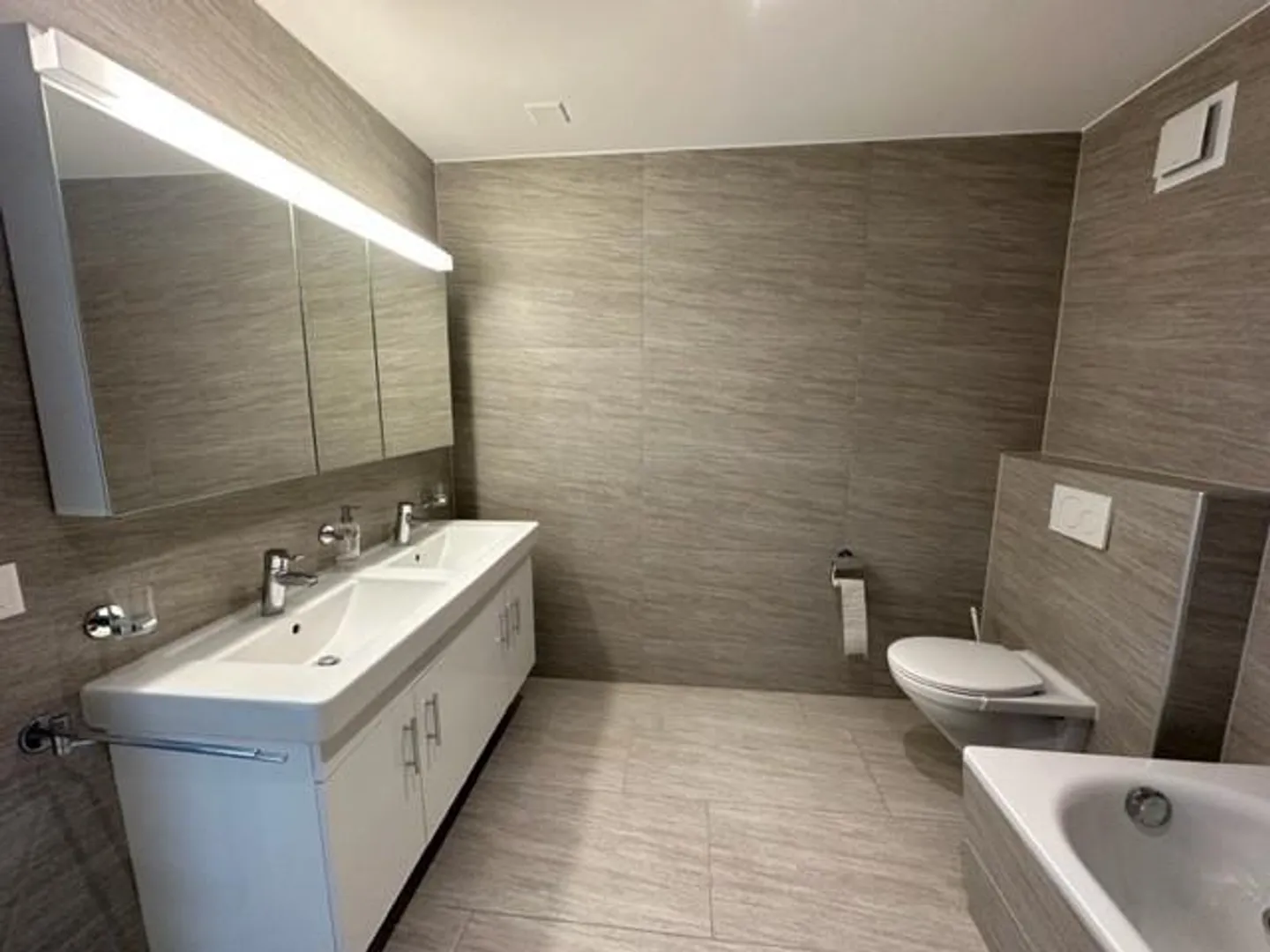 Modernes Apartment mit Balkon - Foto 4 von 7