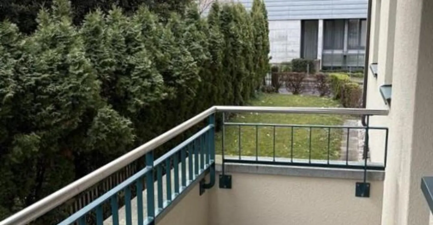 Charming small apartment with balcony - Photo 6 of 6