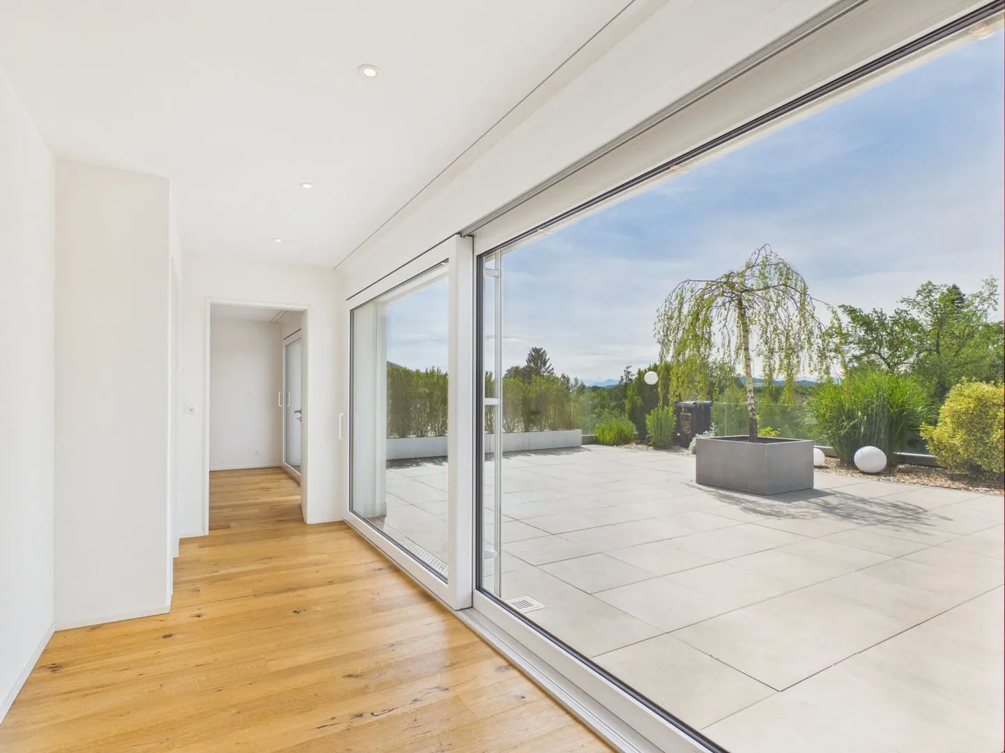 Appartement en attique avec divers extras tels qu'une terrasse très spacieuse, un ascenseur avec accès direct à l'appartement, des places de parking surdimensionnées, etc. - Photo 2 sur 27