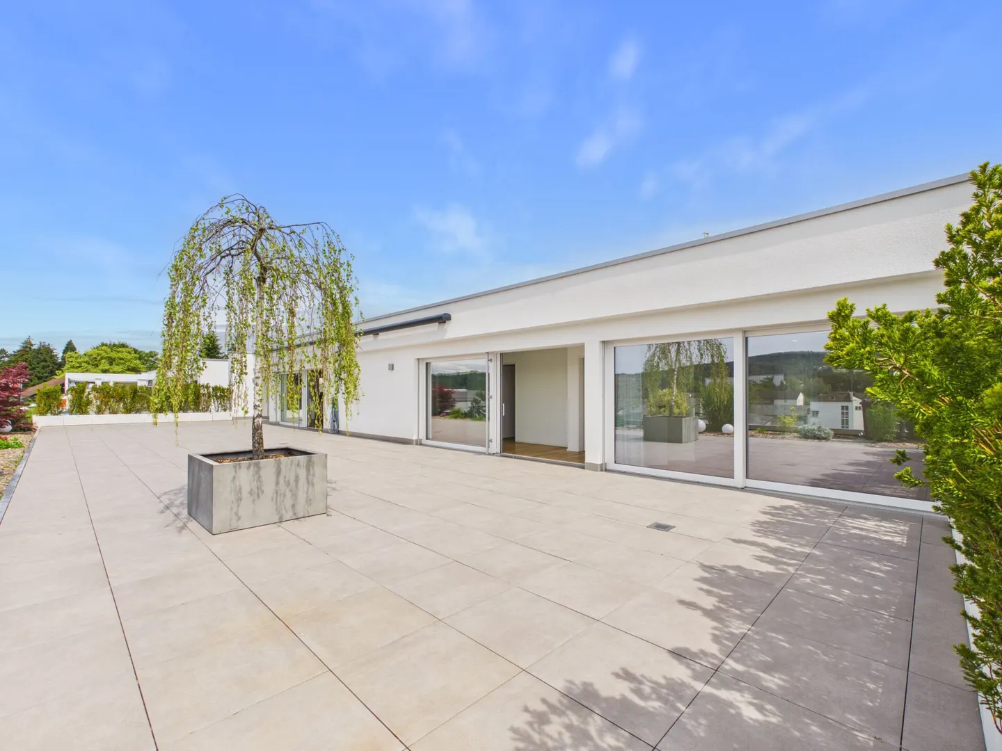 Appartement en attique avec divers extras tels qu'une terrasse très spacieuse, un ascenseur avec accès direct à l'appartement, des places de parking surdimensionnées, etc. - Photo 6 sur 27