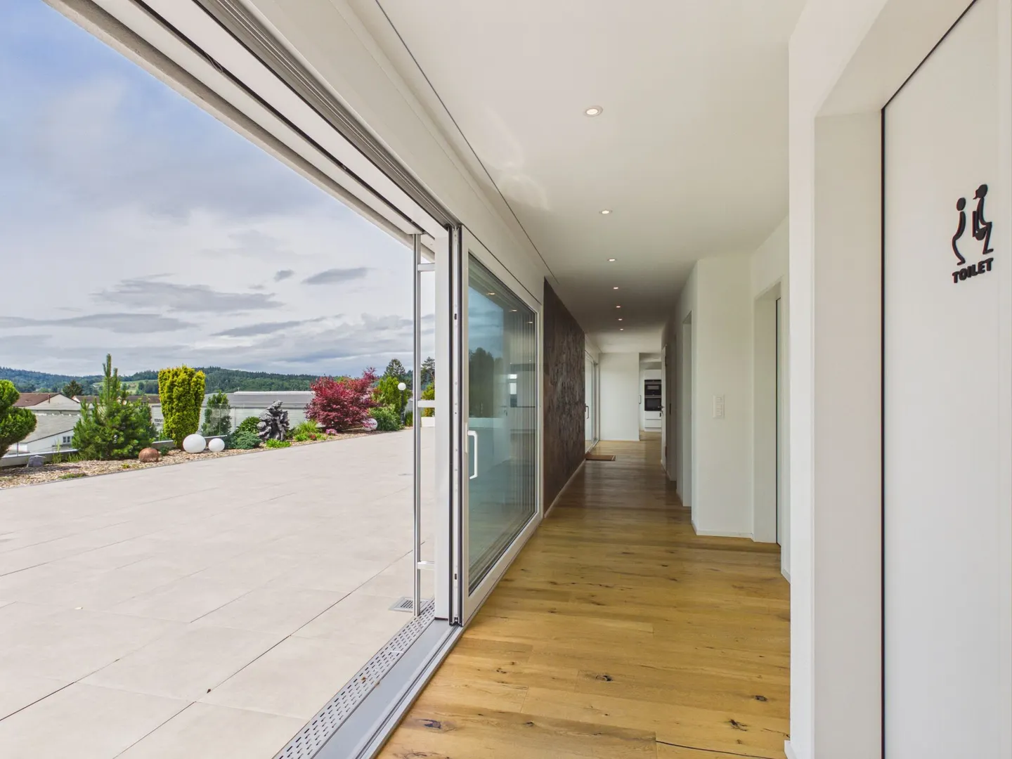 Appartement en attique avec divers extras tels qu'une terrasse très spacieuse, un ascenseur avec accès direct à l'appartement, des places de parking surdimensionnées, etc. - Photo 23 sur 27