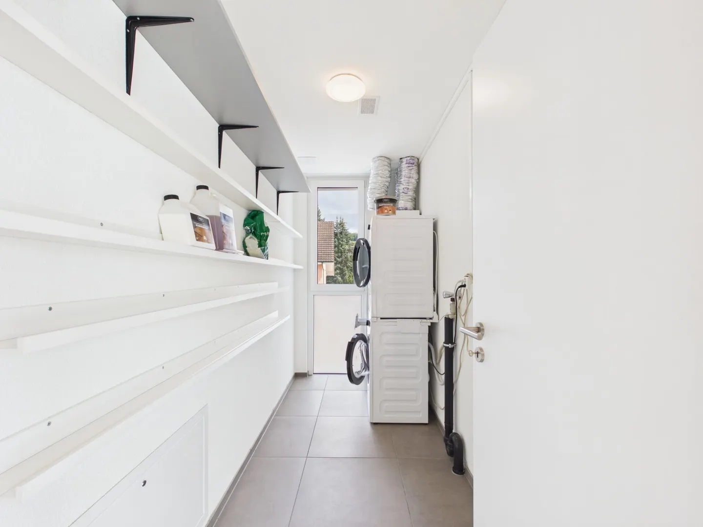 Appartement en attique avec divers extras tels qu'une terrasse très spacieuse, un ascenseur avec accès direct à l'appartement, des places de parking surdimensionnées, etc. - Photo 21 sur 27