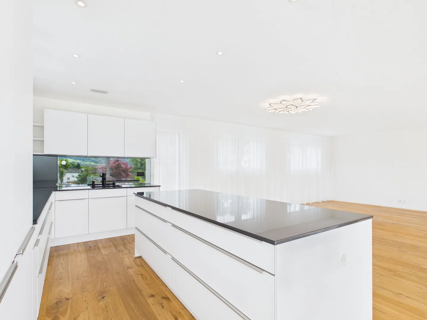 Appartement en attique avec divers extras tels qu'une terrasse très spacieuse, un ascenseur avec accès direct à l'appartement, des places de parking surdimensionnées, etc. - Photo 14 sur 27