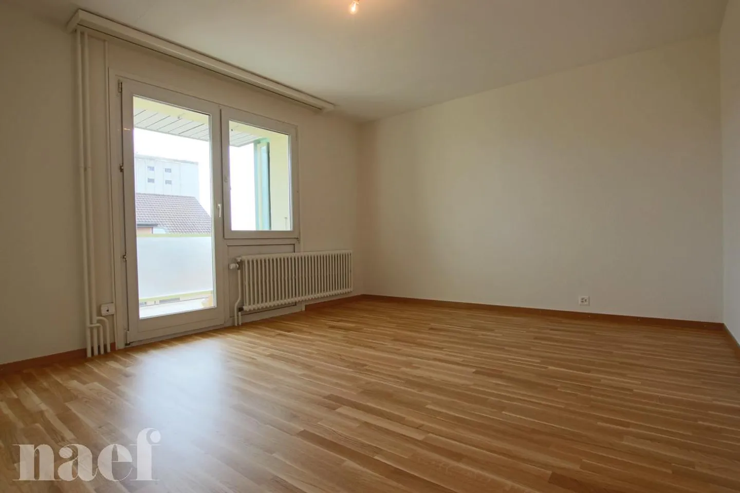 Bel appartement de 3 pièces, près des magasins. - Photo 3 sur 8