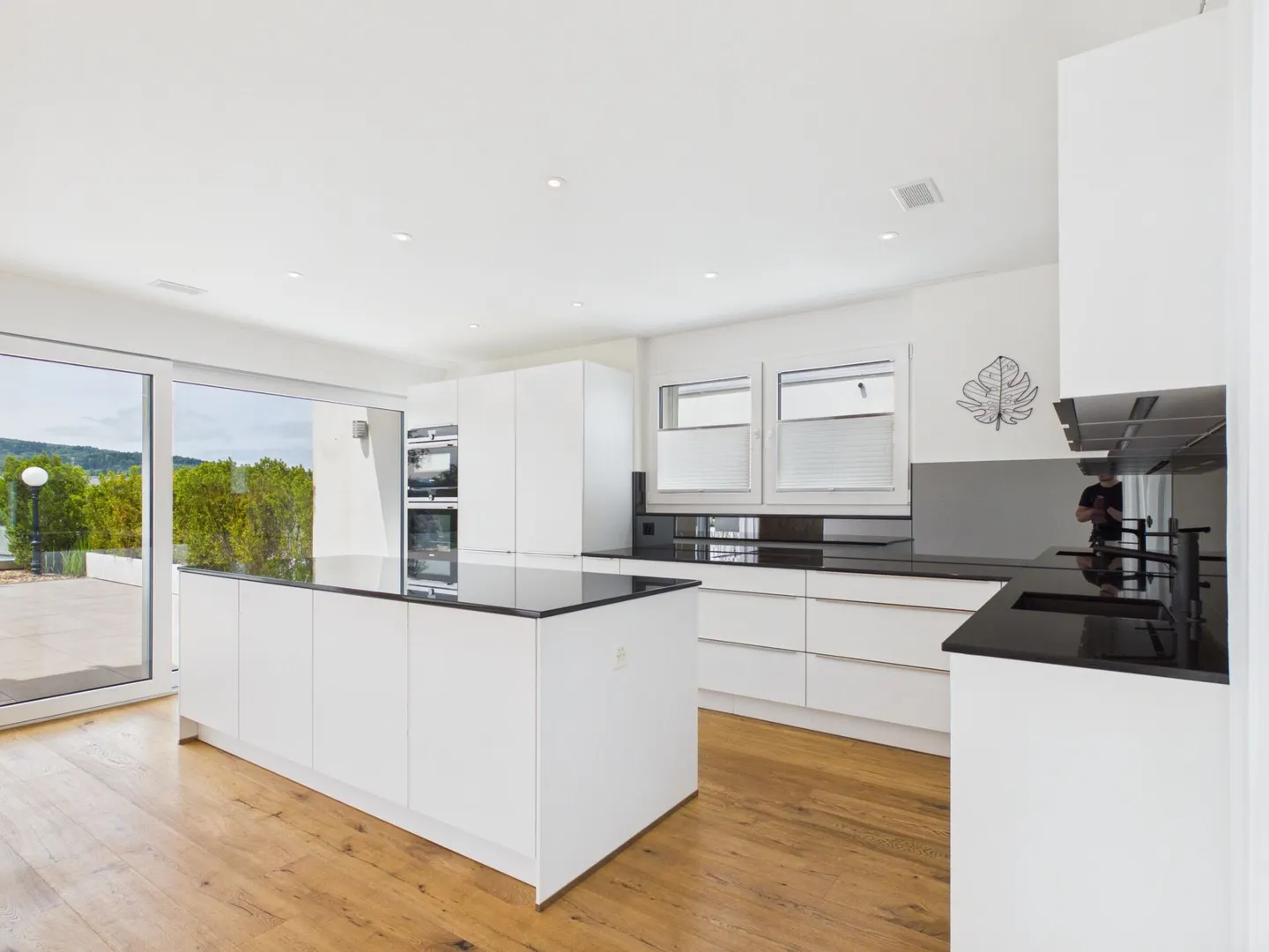 Appartement en attique avec divers extras tels qu'une terrasse très spacieuse, un ascenseur avec accès direct à l'appartement, des places de parking surdimensionnées, etc. - Photo 9 sur 27