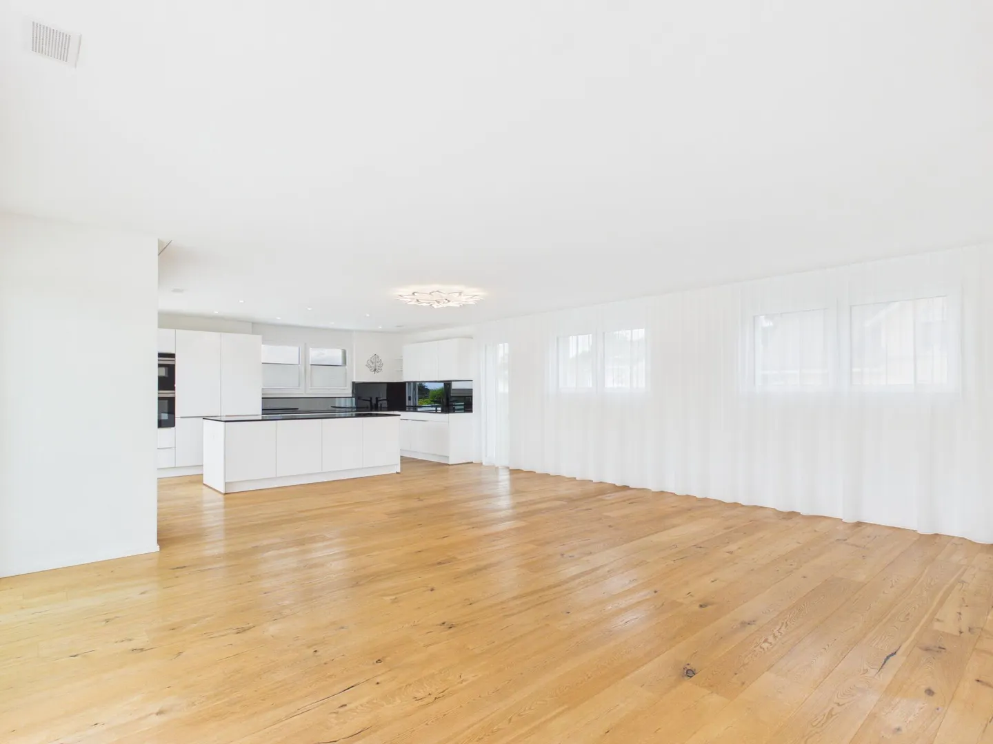 Appartement en attique avec divers extras tels qu'une terrasse très spacieuse, un ascenseur avec accès direct à l'appartement, des places de parking surdimensionnées, etc. - Photo 15 sur 27