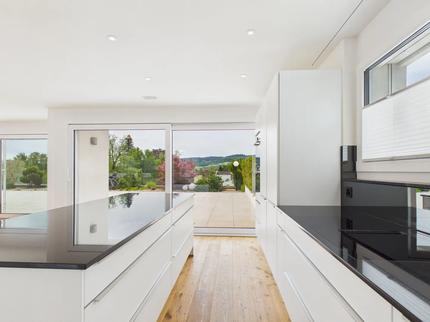 Appartement en attique avec divers extras tels qu'une terrasse très spacieuse, un ascenseur avec accès direct à l'appartement, des places de parking surdimensionnées, etc. - Photo 12 sur 27