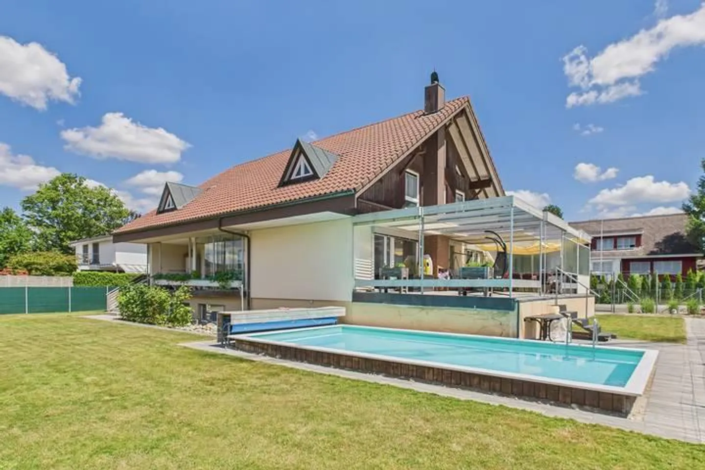 Maison spacieuse avec jardin d'hiver - Photo 1 sur 9